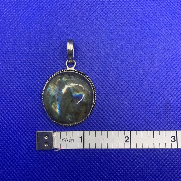 Bright Rainbow Flash Round Labradorite Pendant! .925 Sterling Silver Plated - Picture 6 of 10